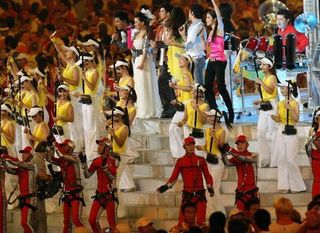 閉会式は美女いっぱい　二胡演奏60人は江蘇省から（サーチナ＆CNSPHOTO）（